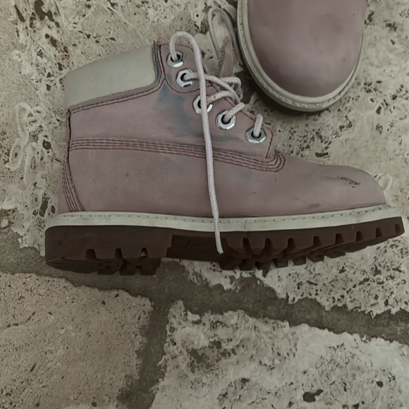 Size 8 ( girls ) authentic timberland boots. - Picture 4 of 6